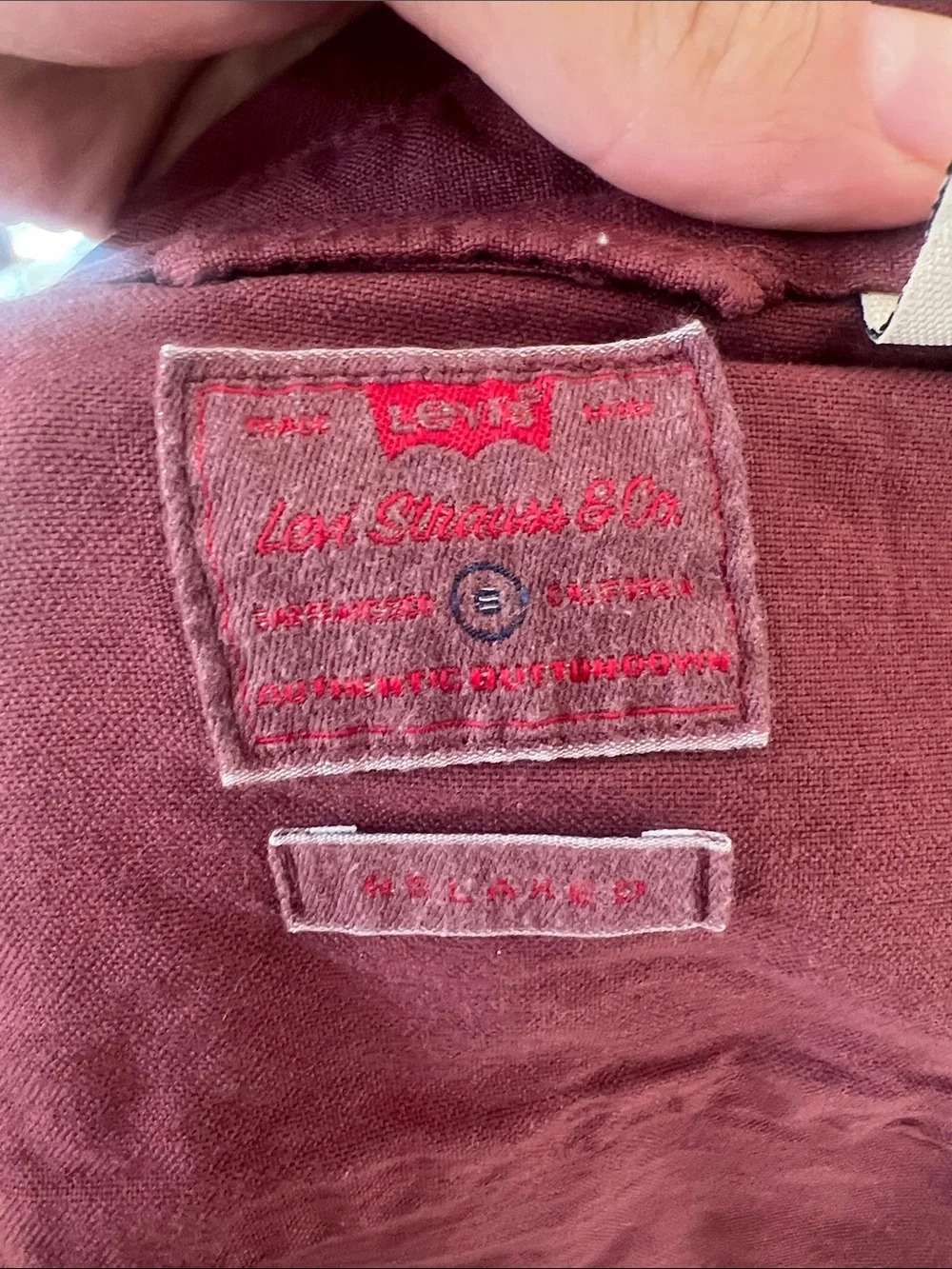 Levi's Men's Button-Down Shirt - maroon